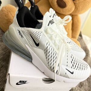 Women's Size 7.5 Nike Air Max 270 White Running Shoes